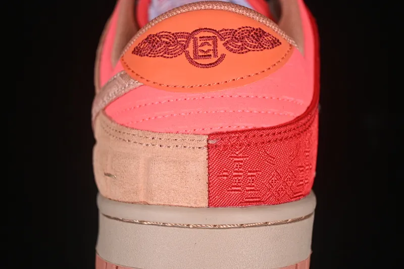 All categories Nk SB Dunk series Nk SB Dunk Low low-top sneakers K version Clot x Dunk Low "What The" joint model Yuanyang color SB low-top casual sneakers FN0316-999